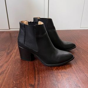 Nisolo Heeled Chelsea Commuter Boot